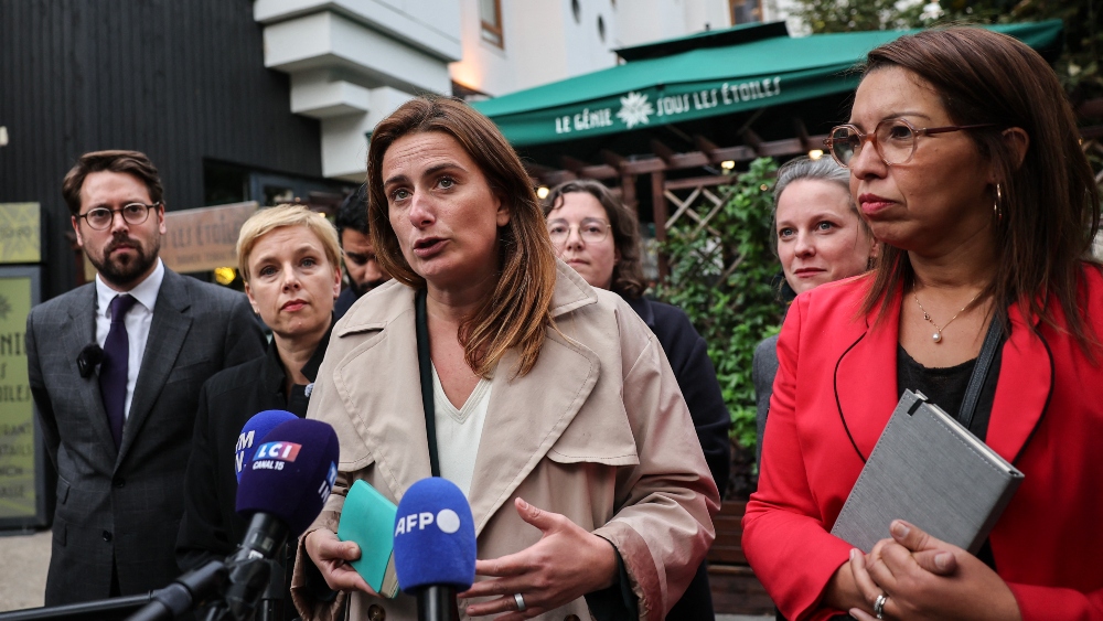 France awaits new PM to end political crisis